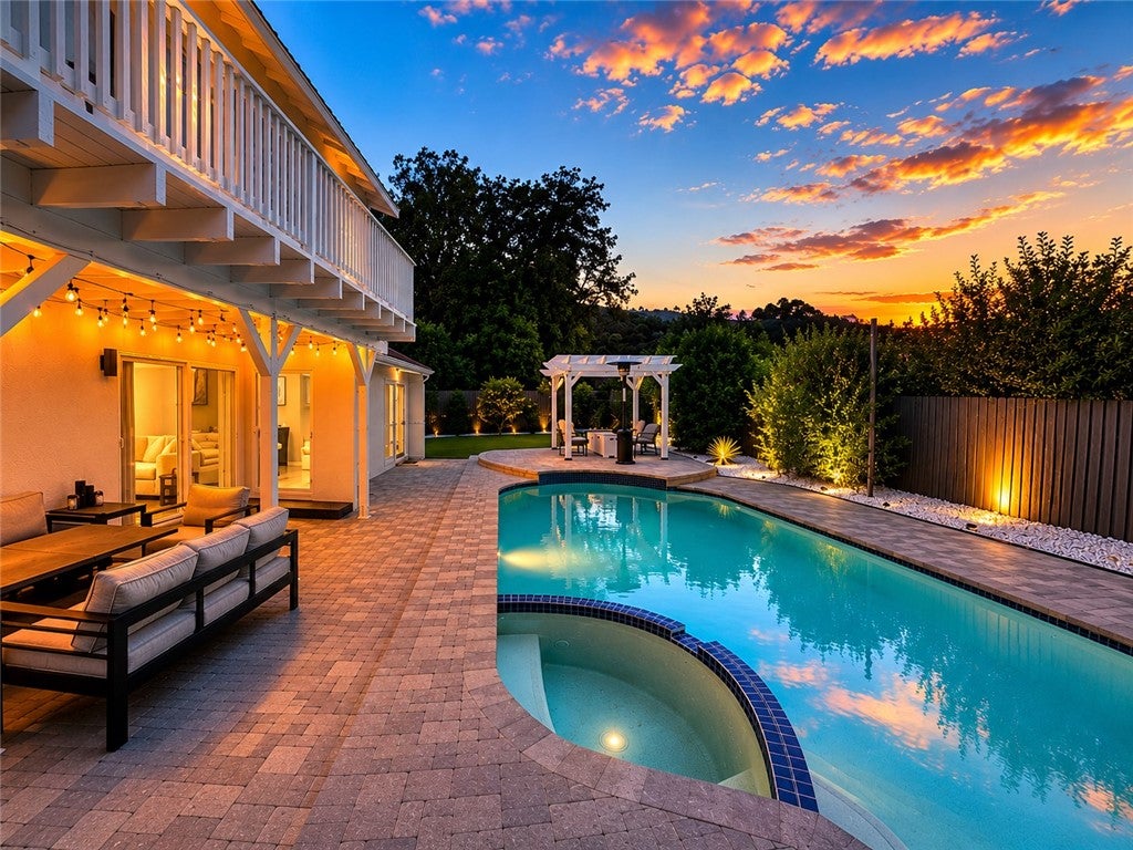 Photo of 4301 Cezanne Avenue, Woodland Hills, CA 91364 (MLS # GD26145233)