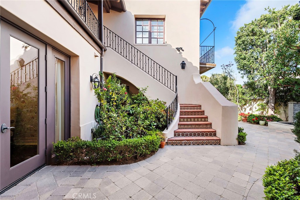 8 Whalers Bluff