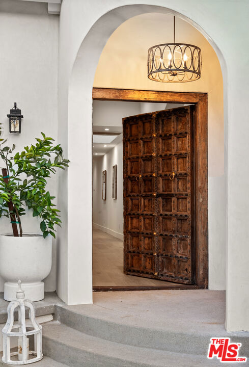 100 S La Jolla Avenue