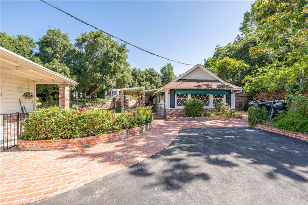 1125 Indian Springs Drive