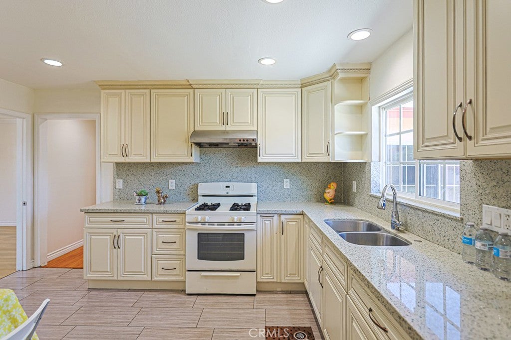 12132 Hackamore