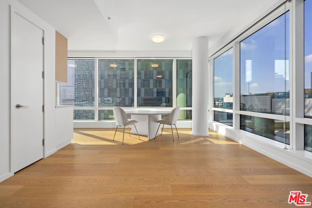 Photo of 877 Francisco Street #728, Los Angeles, CA 90017 (MLS # 26641563)