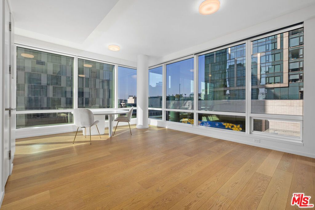 Photo of 877 Francisco Street #728, Los Angeles, CA 90017 (MLS # 26641563)