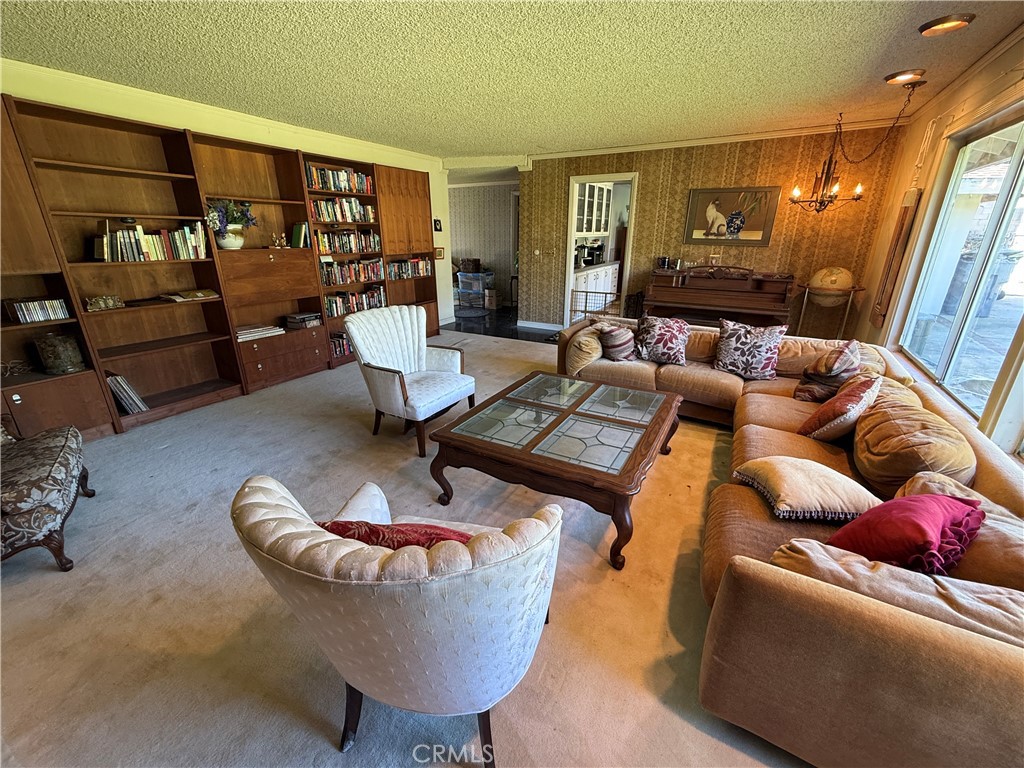 821 Woodcrest Avenue