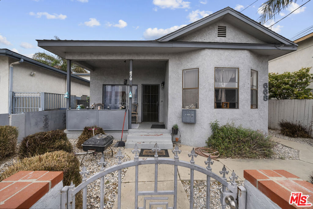 670 W 15th Street