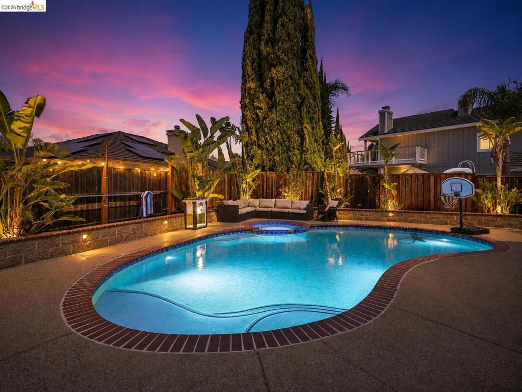 1529 Thistle Court