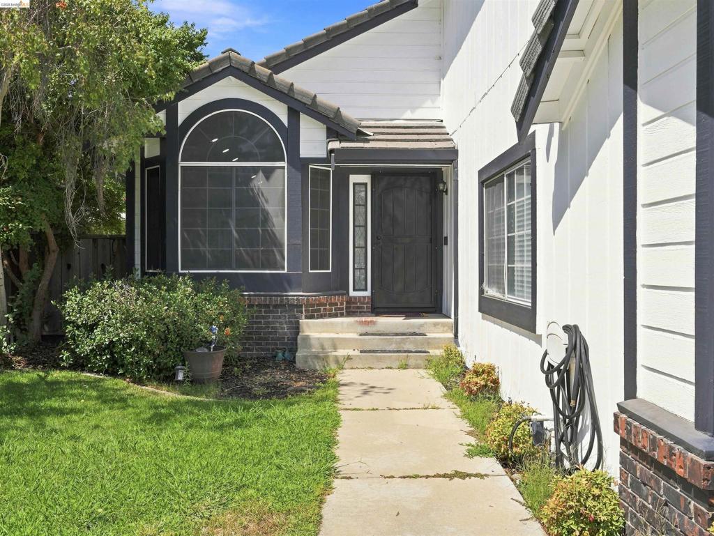 1529 Thistle Court