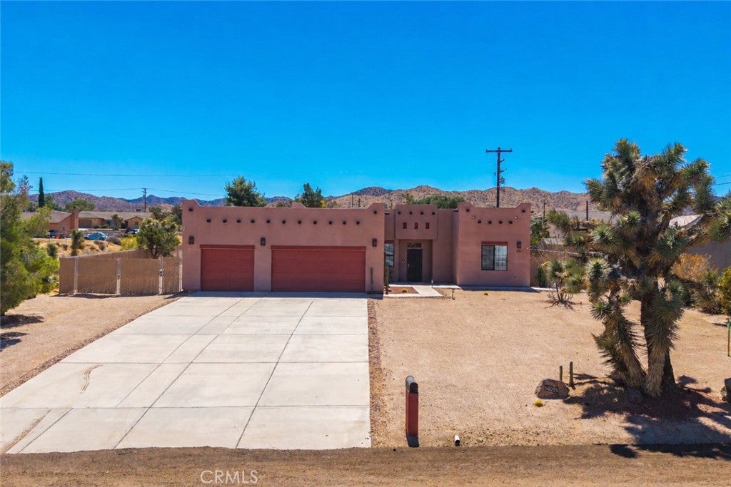 58055 Desert Gold Drive
