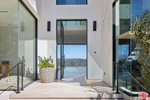 2180 Stradella Road Los Angeles CA 90077