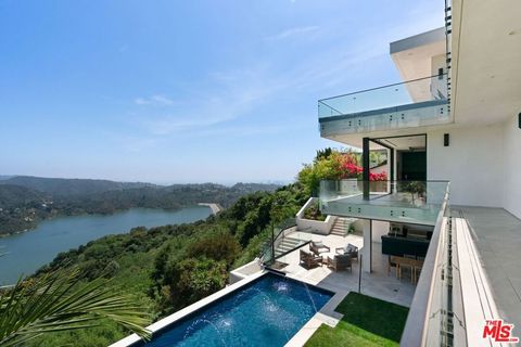 2180 Stradella Road Los Angeles CA 90077