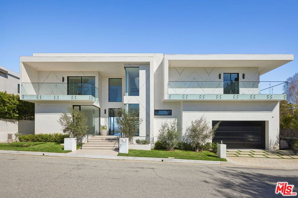 2180 Stradella Road