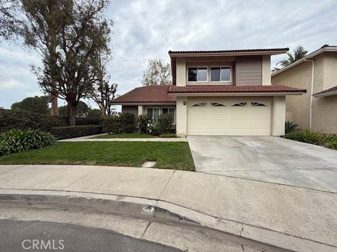 Photo of 16 Campanero E, Irvine, CA 92620 (MLS # OC25261582)