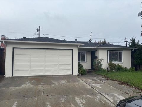 Photo of 408 HARMONY Ln, San Jose, CA 95111 (MLS # ML82019435)