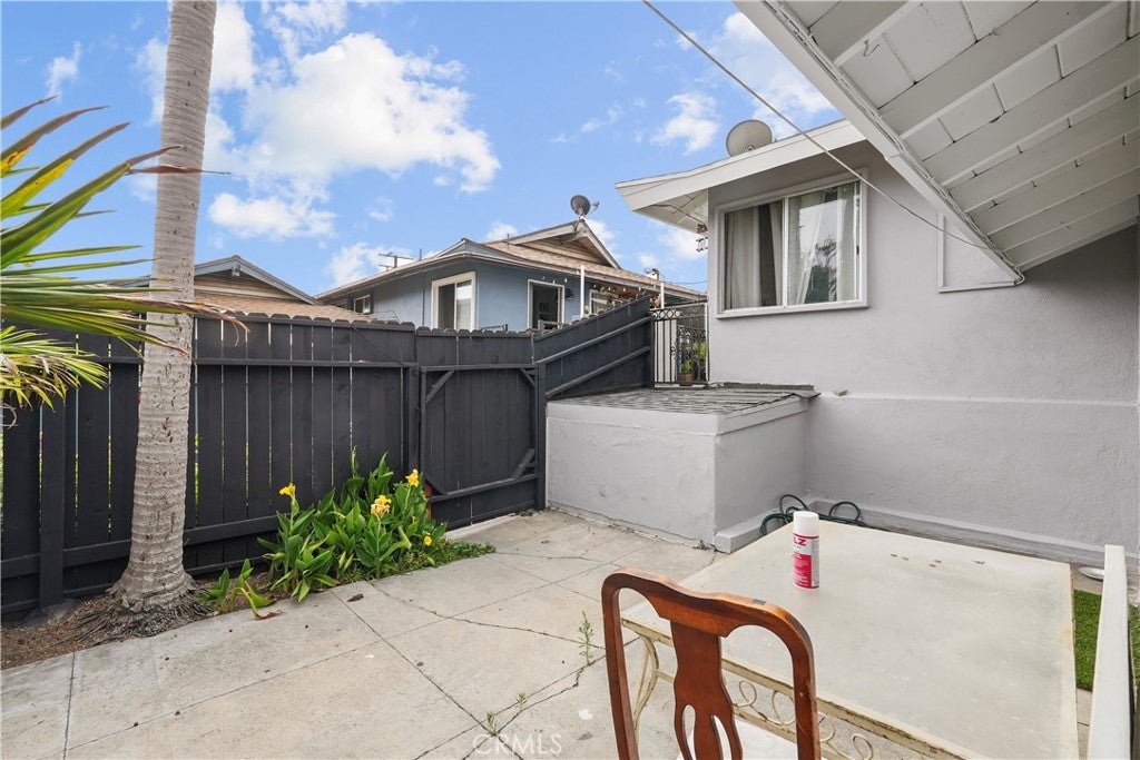 741 W 18th