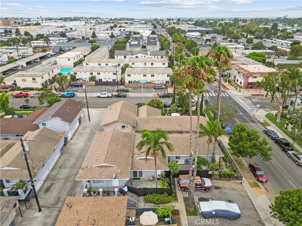 741 W 18th