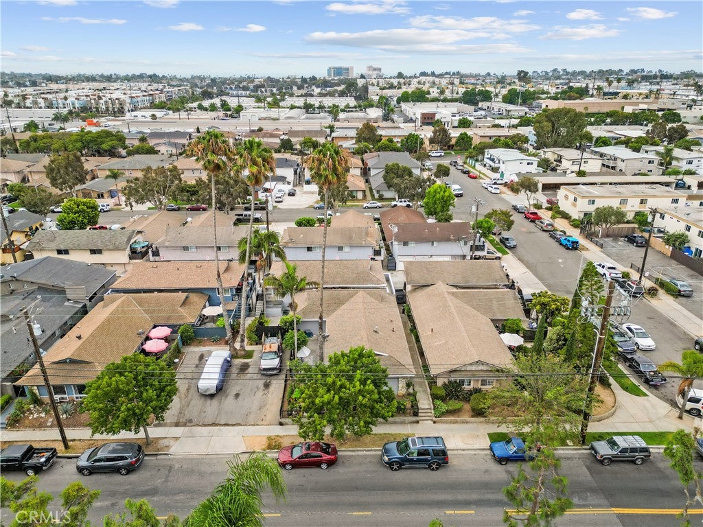 741 W 18th