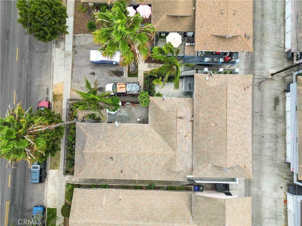 741 W 18th