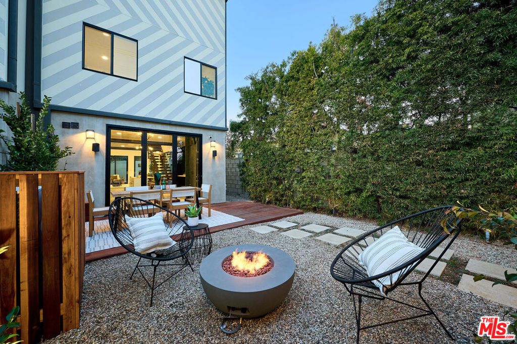 Photo of 748 Brooks Avenue, Venice, CA 90291 (MLS # 25503705)