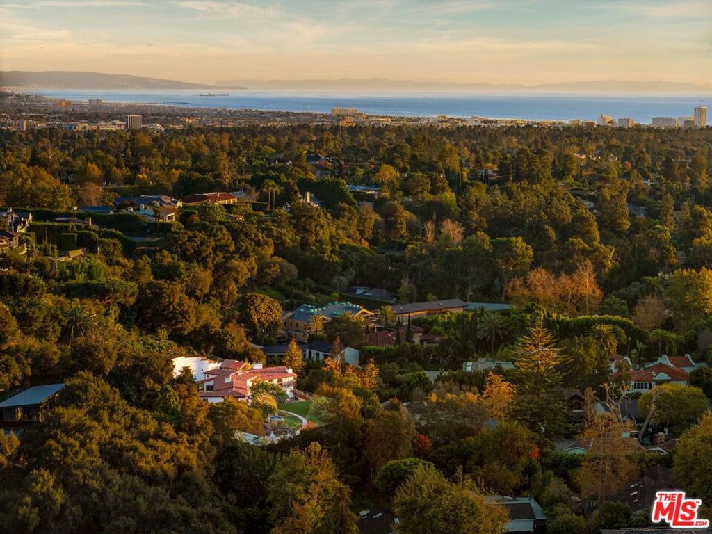 Photo of 1744 Reedvale Lane, Los Angeles, CA 90049 (MLS # 25616243)