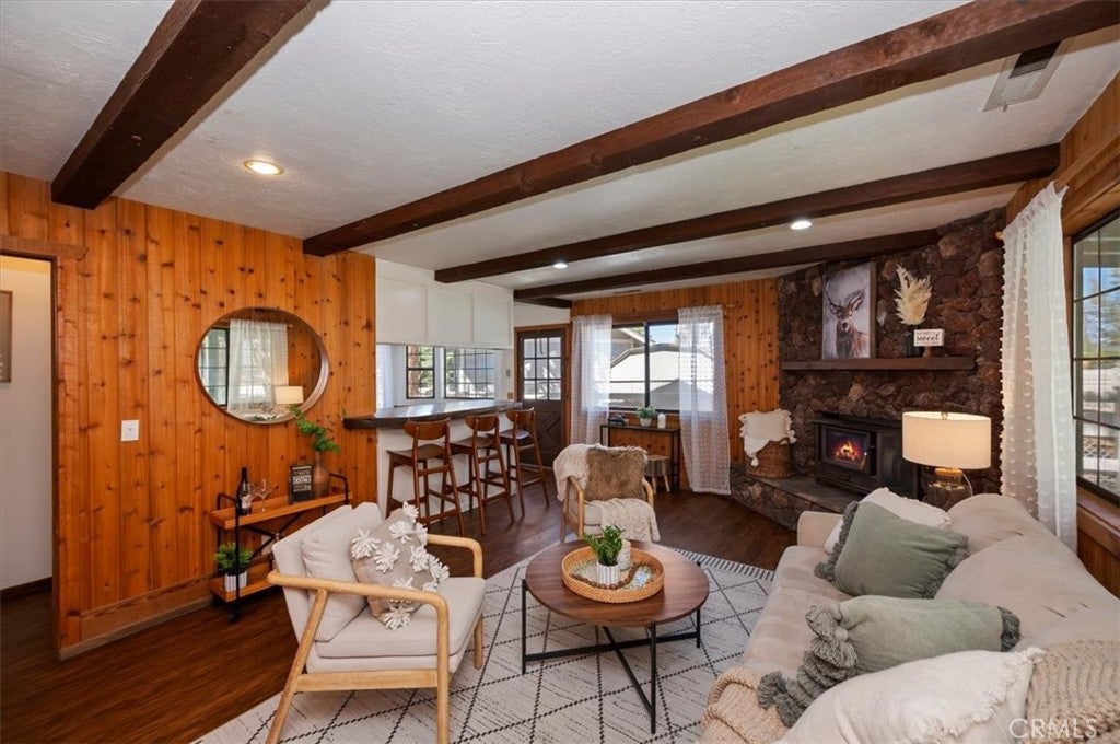 1345 E Country Club