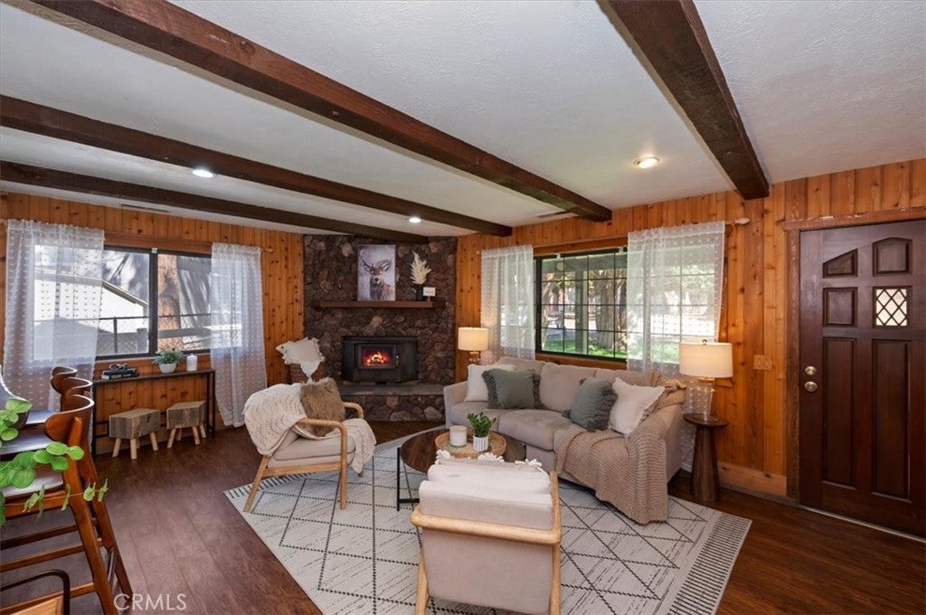 1345 E Country Club