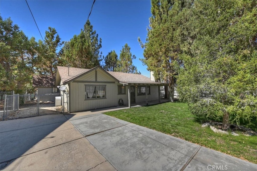 1345 E Country Club