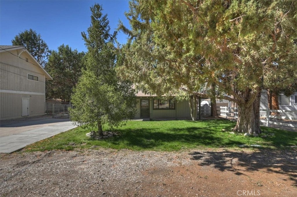 1345 E Country Club