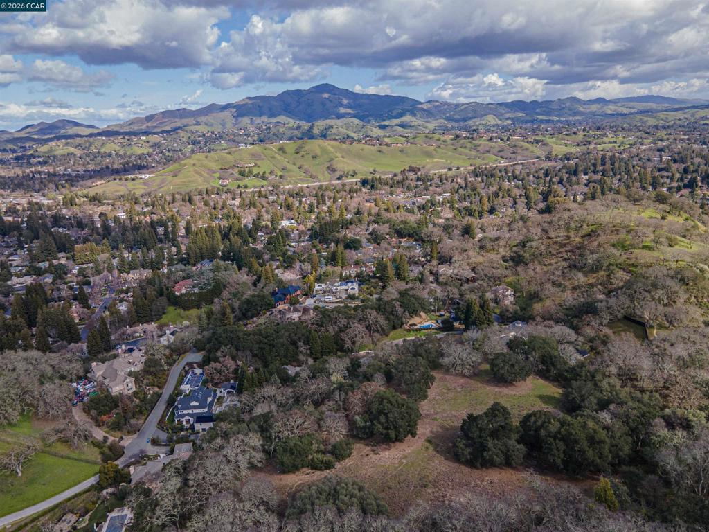 285 Lark Ln