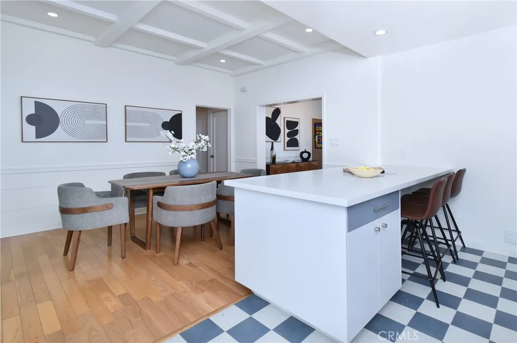 Studio City, California 91604, United States, 3 Bedrooms Bedrooms, ,4 BathroomsBathrooms,Residential,Pending,200922