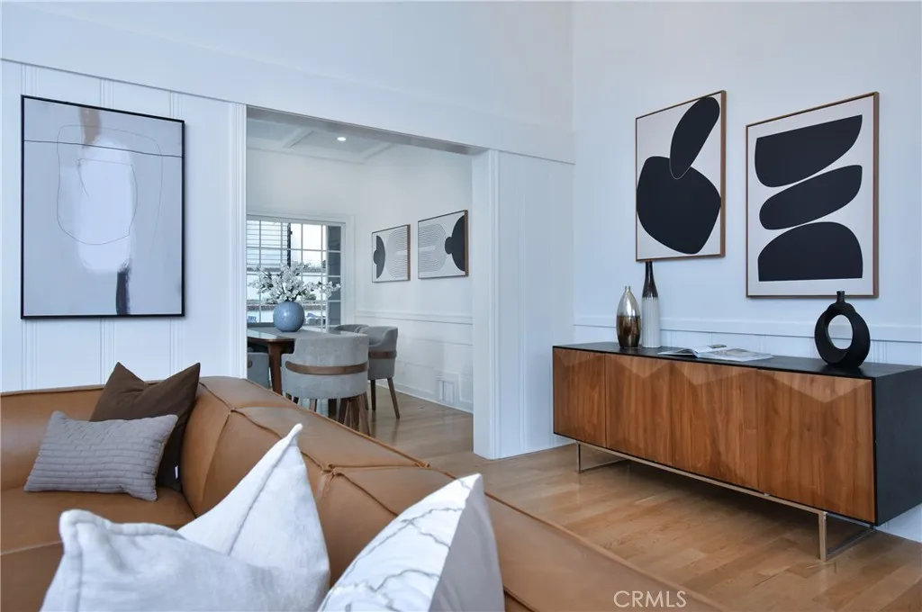 Studio City, California 91604, United States, 3 Bedrooms Bedrooms, ,4 BathroomsBathrooms,Residential,Pending,200922