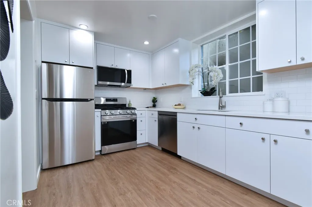 Studio City, California 91604, United States, 3 Bedrooms Bedrooms, ,4 BathroomsBathrooms,Residential,Pending,200922