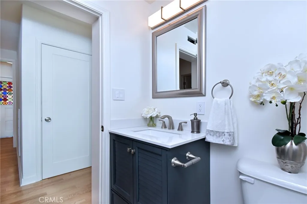 Studio City, California 91604, United States, 3 Bedrooms Bedrooms, ,4 BathroomsBathrooms,Residential,Pending,200922