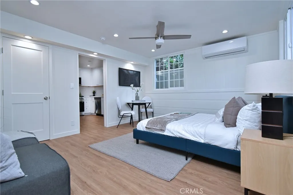 Studio City, California 91604, United States, 3 Bedrooms Bedrooms, ,4 BathroomsBathrooms,Residential,Pending,200922