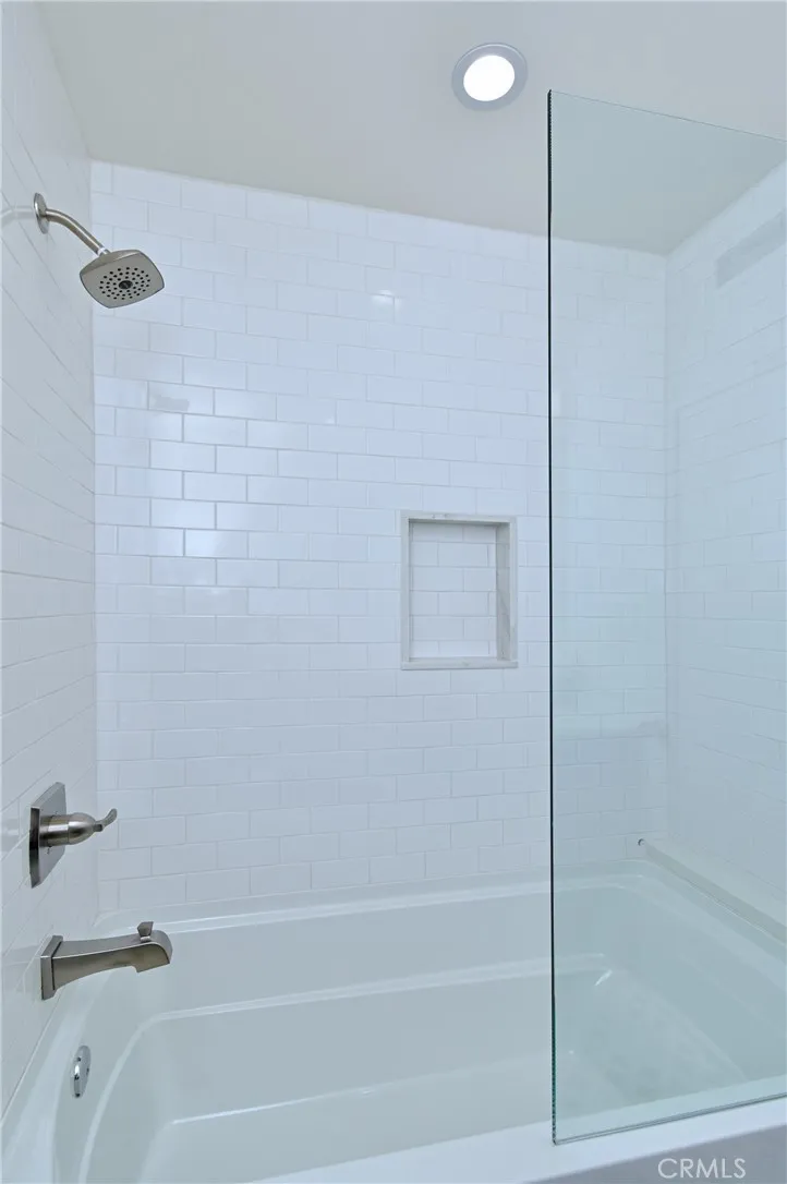 Studio City, California 91604, United States, 3 Bedrooms Bedrooms, ,4 BathroomsBathrooms,Residential,Pending,200922