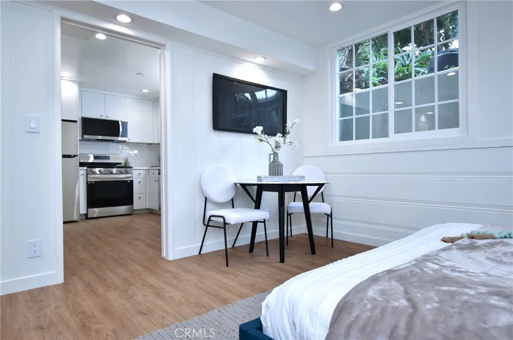 Studio City, California 91604, United States, 3 Bedrooms Bedrooms, ,4 BathroomsBathrooms,Residential,Pending,200922