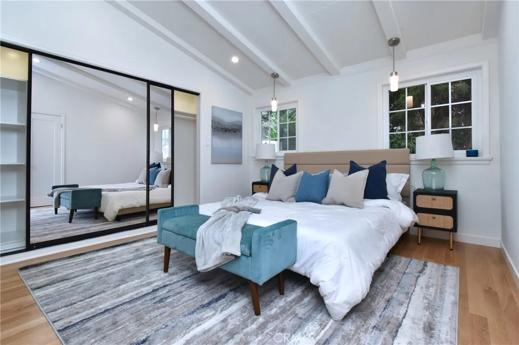 Studio City, California 91604, United States, 3 Bedrooms Bedrooms, ,4 BathroomsBathrooms,Residential,Pending,200922