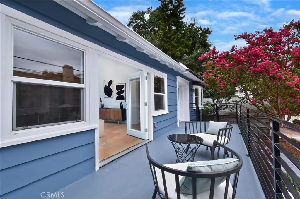 Studio City, California 91604, United States, 3 Bedrooms Bedrooms, ,4 BathroomsBathrooms,Residential,Pending,200922