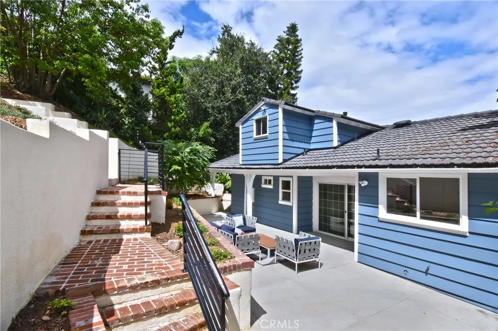 Studio City, California 91604, United States, 3 Bedrooms Bedrooms, ,4 BathroomsBathrooms,Residential,Pending,200922