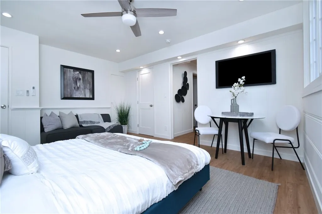 Studio City, California 91604, United States, 3 Bedrooms Bedrooms, ,4 BathroomsBathrooms,Residential,Pending,200922