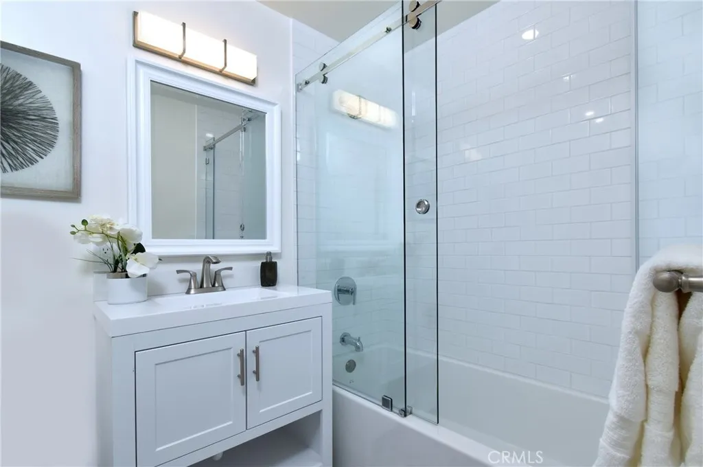 Studio City, California 91604, United States, 3 Bedrooms Bedrooms, ,4 BathroomsBathrooms,Residential,Pending,200922