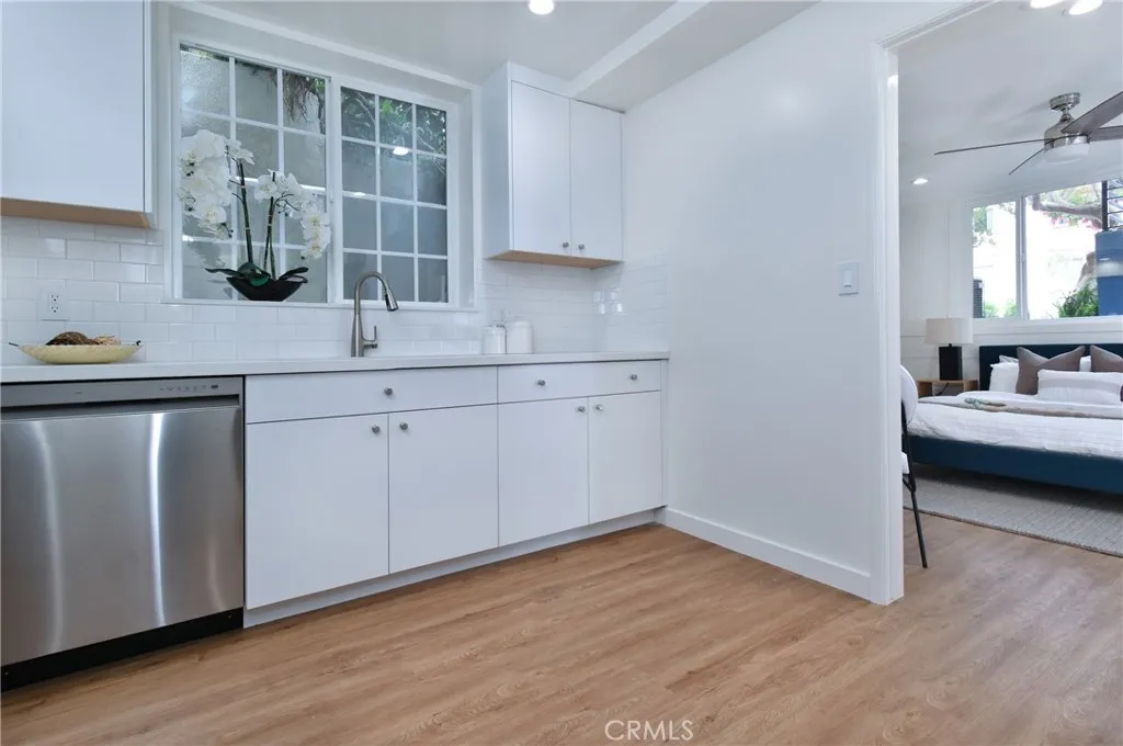 Studio City, California 91604, United States, 3 Bedrooms Bedrooms, ,4 BathroomsBathrooms,Residential,Pending,200922