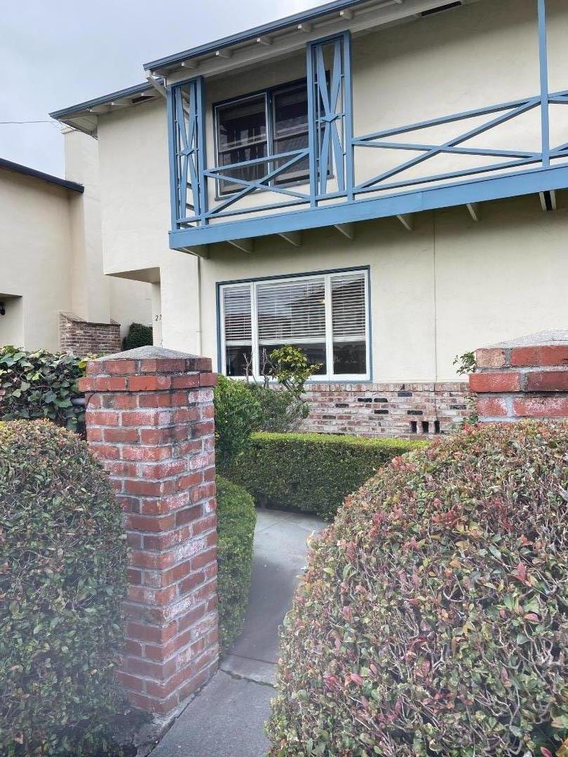 Nice townhouse style duplex in wonderful location close to 25th ave shopping, Hillsdale Mall, schools and transportation. Freshly painted, newly refinished hardwood floors, remodelled kitchen, large covered patio, fireplace in living room, small deck off bedroom, it has the feel of a single family residence.