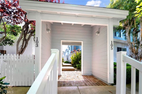 Photo of 105 N Broadway #E, Redondo Beach, CA 90277 (MLS # SB26128194)