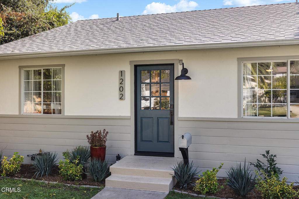 Properties 2 1202 E Lexington Street