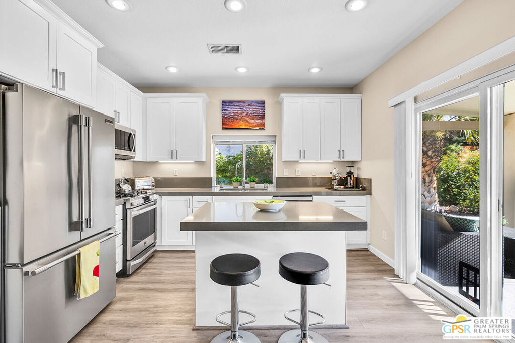 Flora Vista - Residential