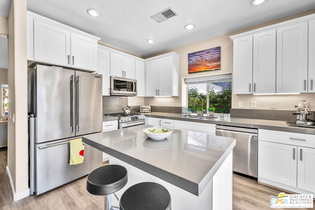 Flora Vista - Residential