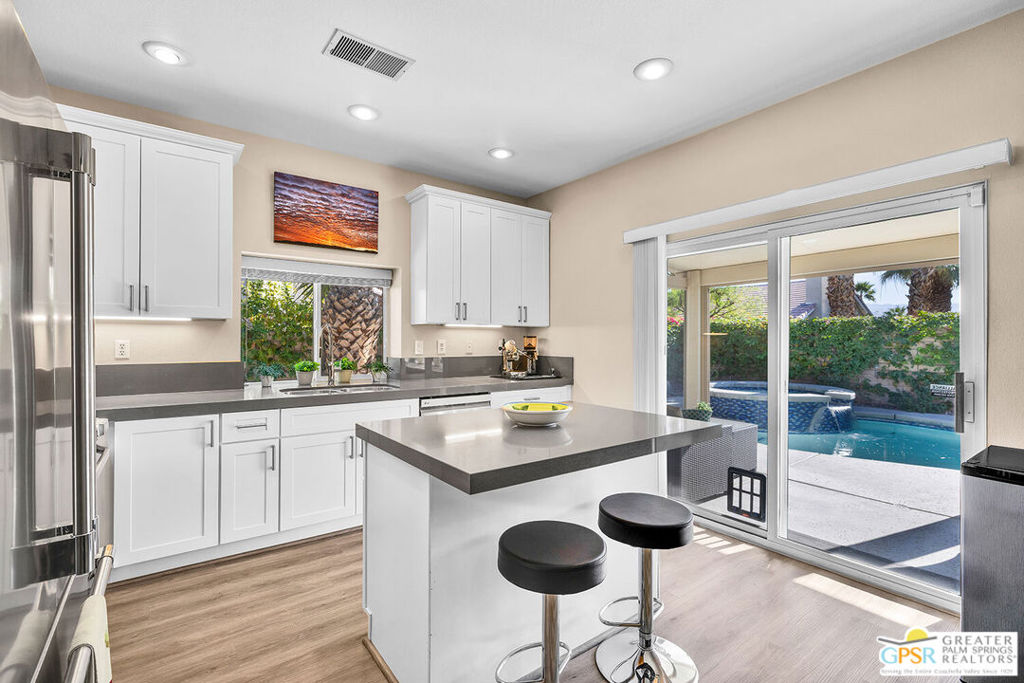 Flora Vista - Residential