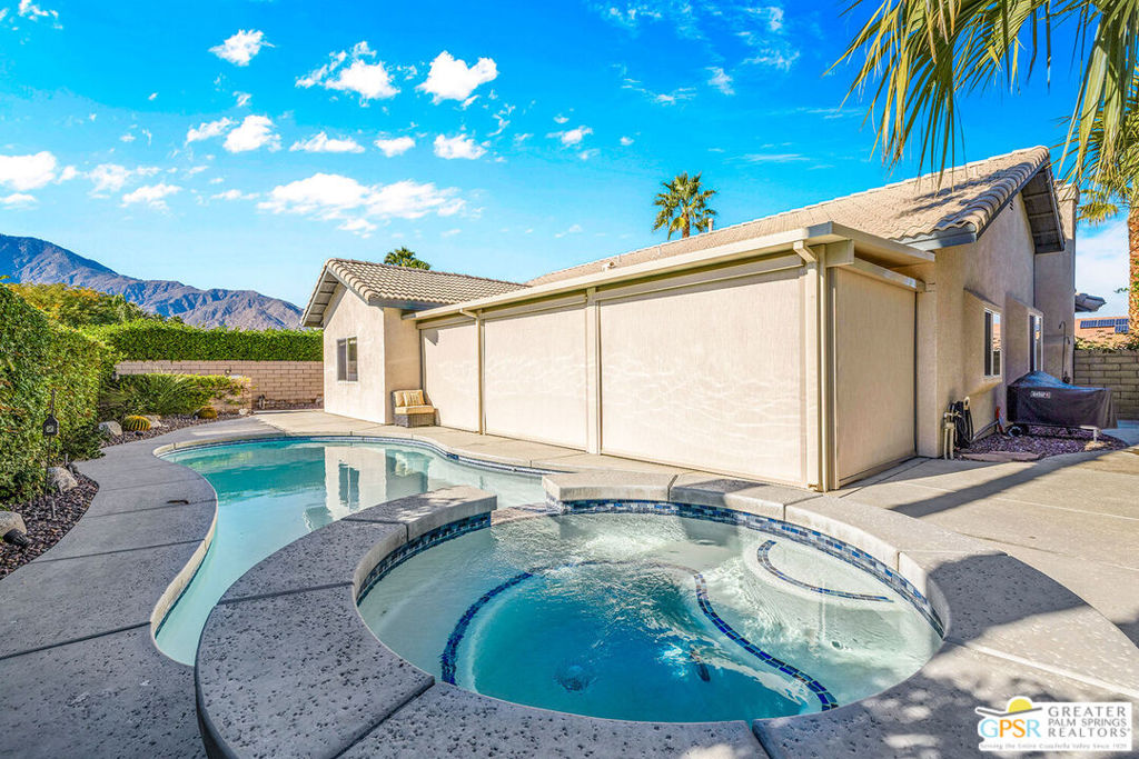 Flora Vista - Residential