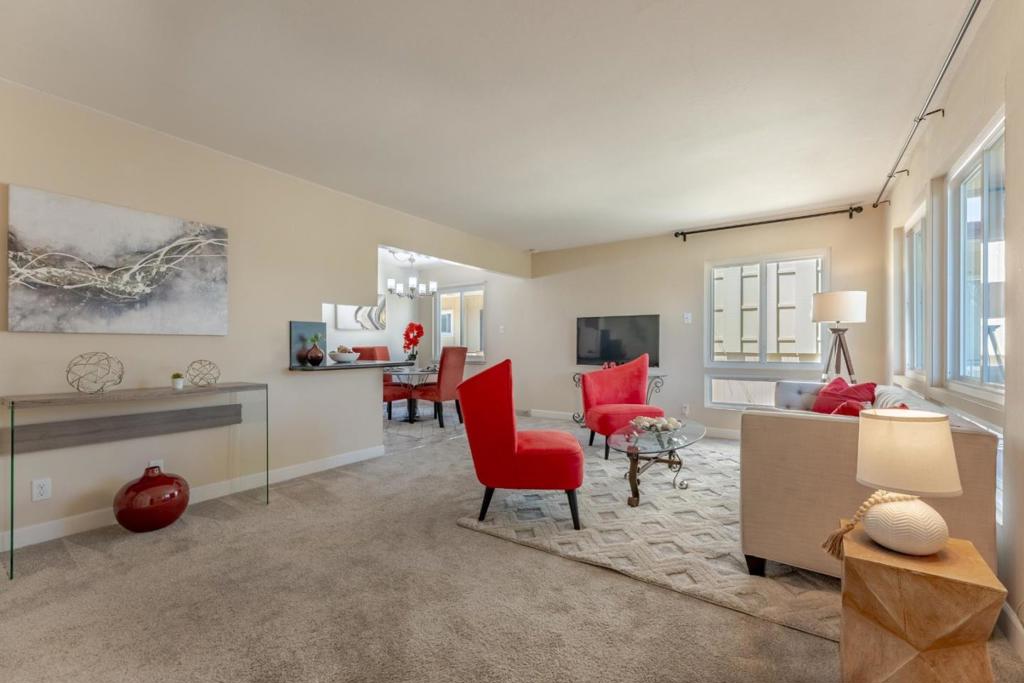 3049 Los Prados Street 223