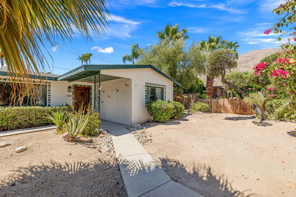 745 E Sunny Dunes Road